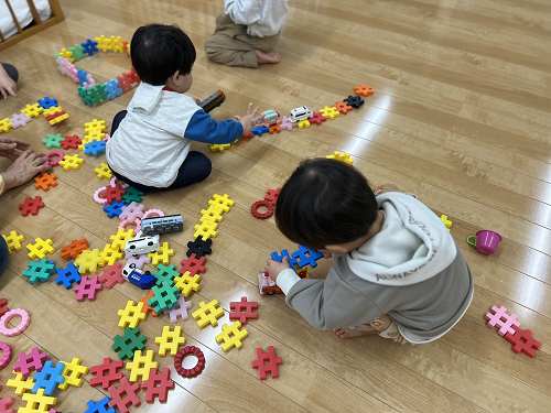 慣らし保育後が終わり園に慣れてきて元気に遊ぶ子どもたち